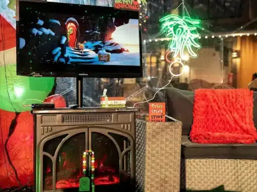 Lark Grinch Igloo 1 - Weekend